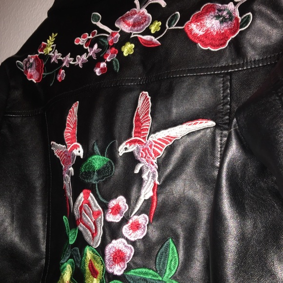Detailed leather jacket. - Picture 1 of 5